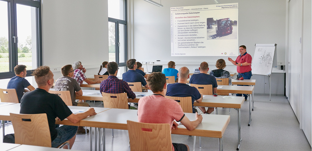 ArbeitsbÃ¼hnen-Schulungin einem professionellen Schulungszentrum